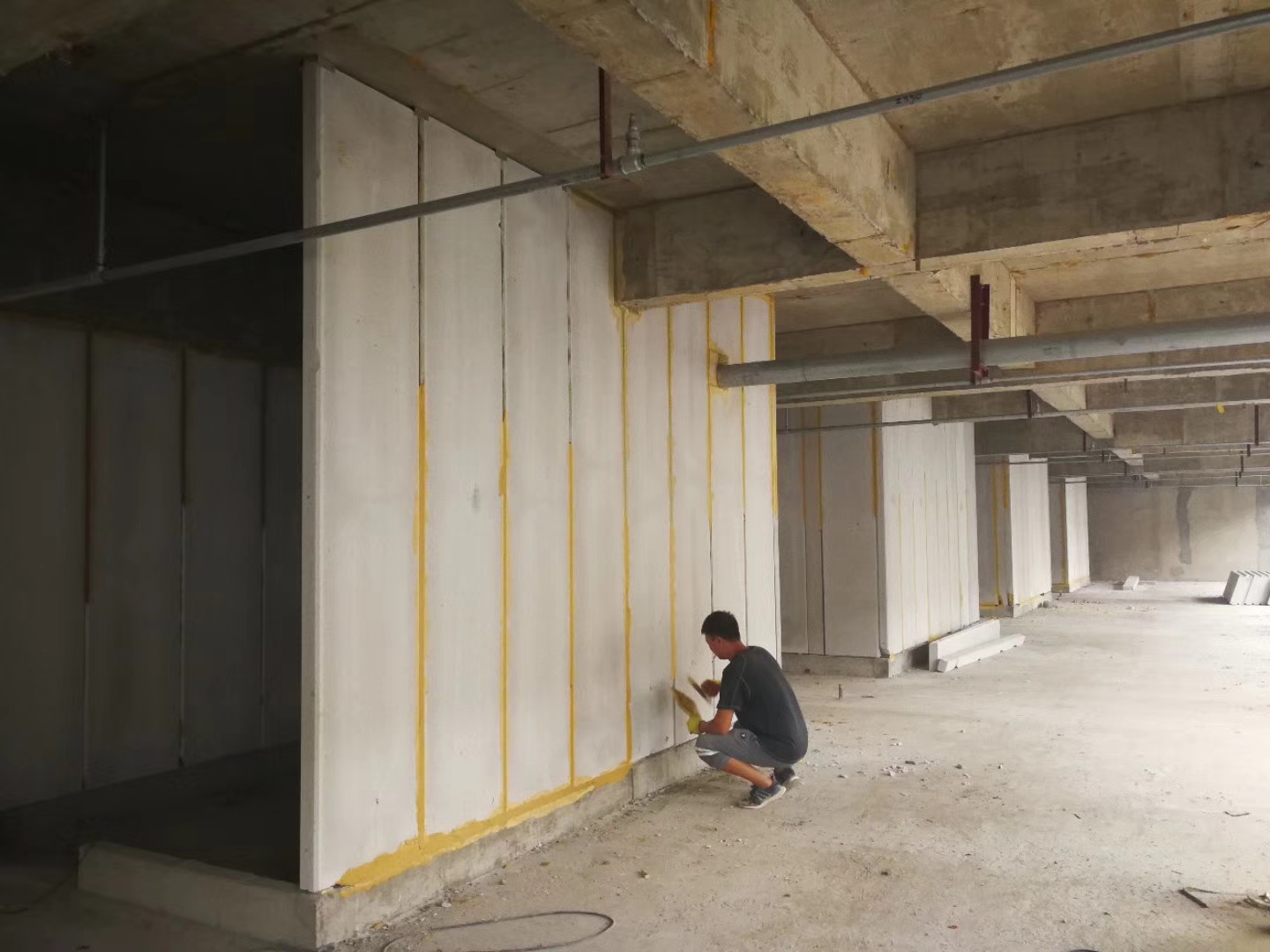 北京无机发泡轻骨料混凝土隔墙板施工技术性能研究